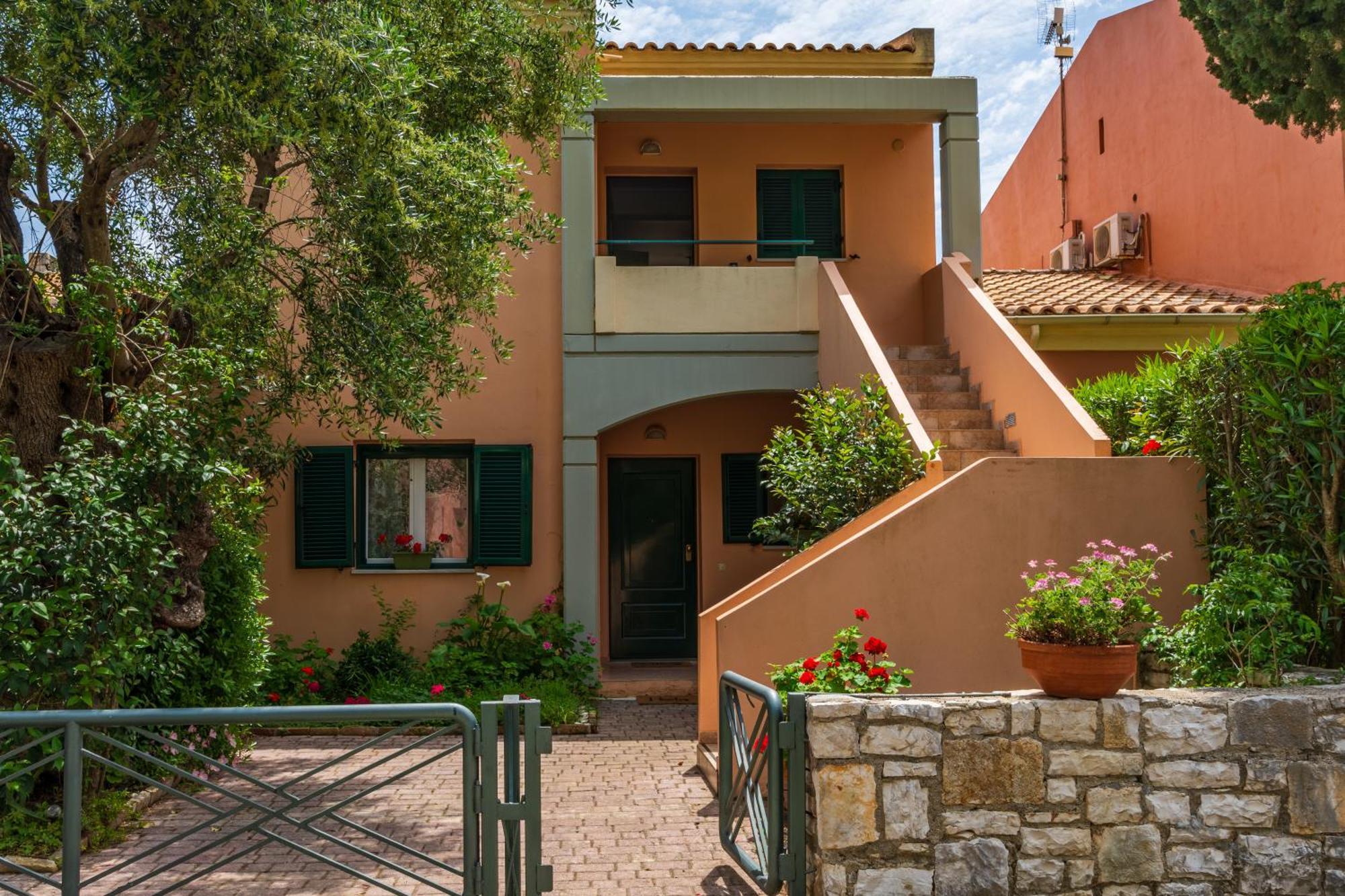 Barbati Seafront Luxury Suites Exterior foto